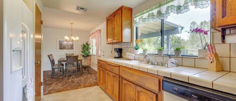 House (3 Bedrooms) | Interior