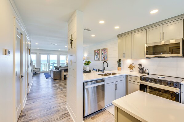 Apartment (2 Bedrooms) | Interior - Steps to Sand: Condo w/ Pool in Panama City Beach (Panama City Beach)