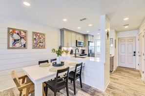 Apartment (2 Bedrooms) | Interior - Steps to Sand: Condo w/ Pool in Panama City Beach (Panama City Beach)