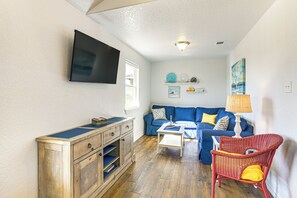 House (3 Bedrooms) | Interior - 1 Block to Surfside Beach: Home w/ Gulf Views! (Freeport)