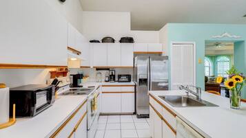 House (3 Bedrooms) | Interior