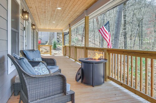Modern Retreat w/ Mtn Views in Maggie Valley!