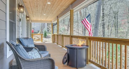 Modern Retreat w/ Mtn Views in Maggie Valley!