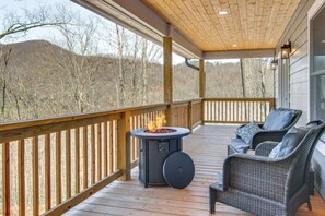 House (3 Bedrooms) | Interior - Modern Retreat w/ Mtn Views in Maggie Valley! (Maggie Valley)