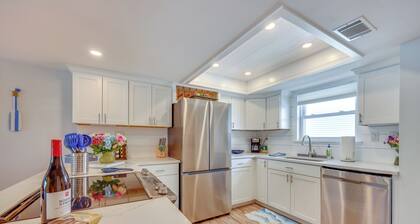 Private Balcony w/ Water Views: Welaka Condo!