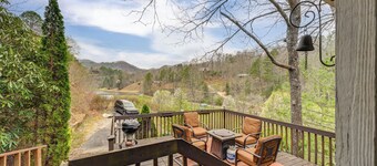 Mtn-view Home w/ Deck, Fire Pit & BBQ in Almond