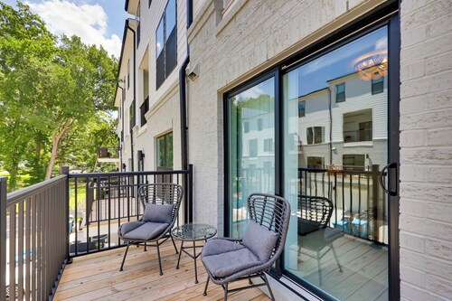Modern Downtown Apt w/ Balcony in Wake Forest!