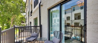 醒目森林市中心現代公寓，附陽台