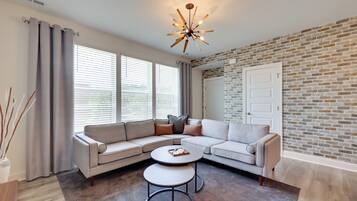 Apartment (2 Bedrooms) | Front of property