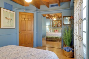 Interior - Fish On-site: Okeechobee Cabin w/ Pool Access (Okeechobee)