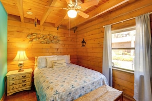 House (1 Bedroom) | Interior - Access to Lake Okeechobee: Cabin w/ Perks! (Okeechobee)