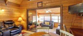 Cabin w/ Boat Launch & Pool Access in Okeechobee