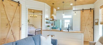 4-acre Plot: Farmhouse-chic Retreat in Forest!