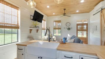 House (1 Bedroom) | Interior