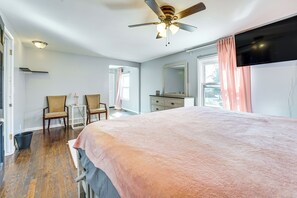 House (3 Bedrooms) | Interior - Ice Fishing & Winter Hikes! Belleville Lake House (Belleville)