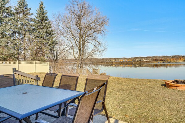 Interior - Ice Fishing & Winter Hikes! Belleville Lake House (Belleville)