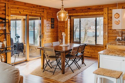 Lakefront Getaway w/ Fire Pit in Akron