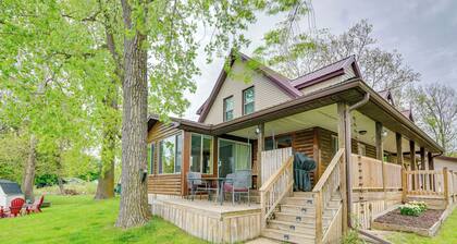 Lakefront Getaway w/ Fire Pit in Akron