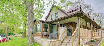 Lakefront Getaway w/ Fire Pit in Akron