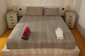 3 bedrooms, desk, free WiFi, bed sheets - 3-bedroom villa in wonderful Selva Piana-baia D'argento with AC, WiFi (Selva Piana-baia D'argento)