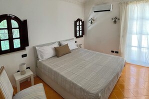 3 chambres, bureau, Wi-Fi gratuit, draps fournis