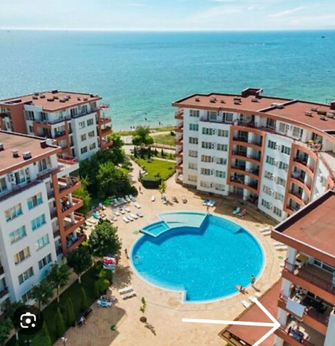 
1-room apartment with sea view in Ravda, on the first line of the sea.