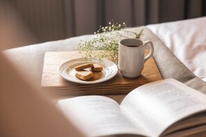 Dobbelt- eller tomannsrom – superior, 1 soverom | Sengetøy av topp kvalitet, skrivebord og skrivebord for bærbar PC