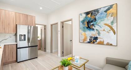 Modern Private Home w Full Kitchen Parking