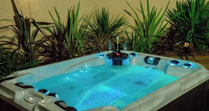 Suite romantique avec jacuzzi privé, 10 min à pied du théùtre antique d'Orange