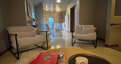 Cozy 2-bedroom apartment in Warren with AC, WiFi