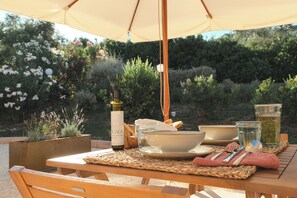 Bao gồm bữa sáng đầy đủ hàng ngày 