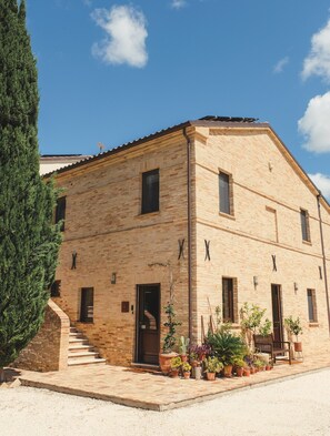 Mặt tiền nơi lưu trú