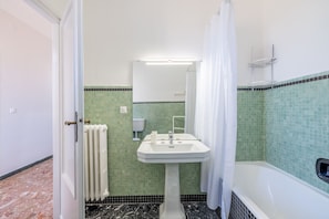House | 1 bedroom - Sea View Central Apartment by Wonderful Italy (Sanremo)