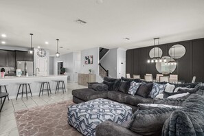 TV, videogames, DVD player, escritórios