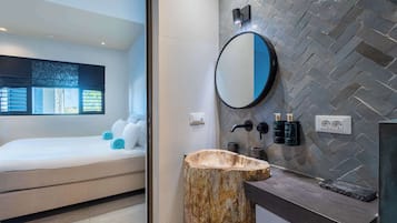 2 slaapkamers, een strijkplank/strijkijzer, wifi, beddengoed