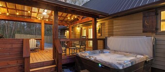 Hemlock Haven – Perfect for Groups of 16