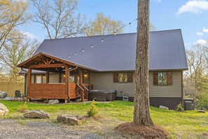 Exterior - Hemlock Haven – Perfect for Groups of 16 (Pikeville)
