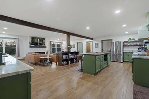 Interior - Hemlock Haven – Perfect for Groups of 16 (Pikeville)