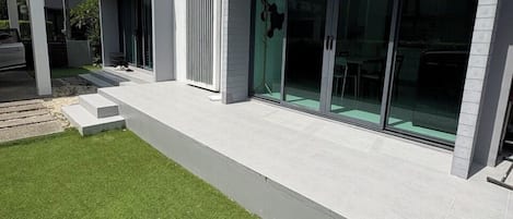 ด้านหน้าที่พัก