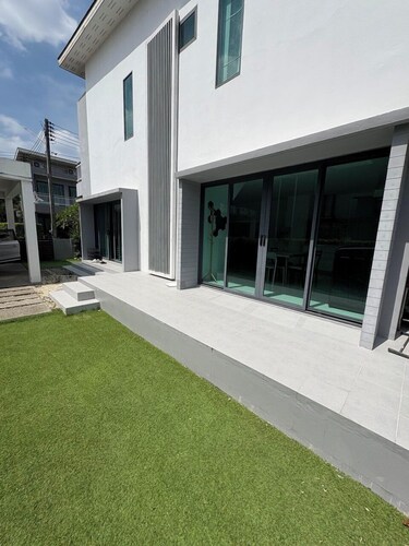 East BangtaoVille Townhouse