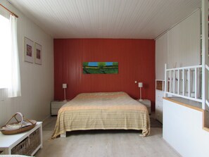 2 habitaciones, escritorio, tabla de planchar con plancha y wifi