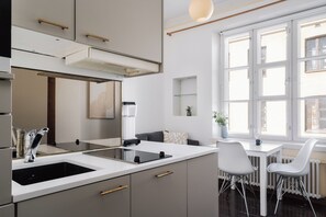 Apart Daire, Avlu Manzaralı | 1 yatak odası, güneşlik/perde, ütü/ütü masası