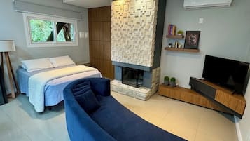 1 bedroom, travel crib, free WiFi, bed sheets