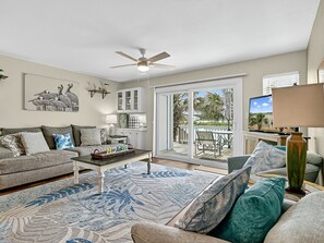 公寓客房, 3 間臥室 | 起居區 | 智慧型電視