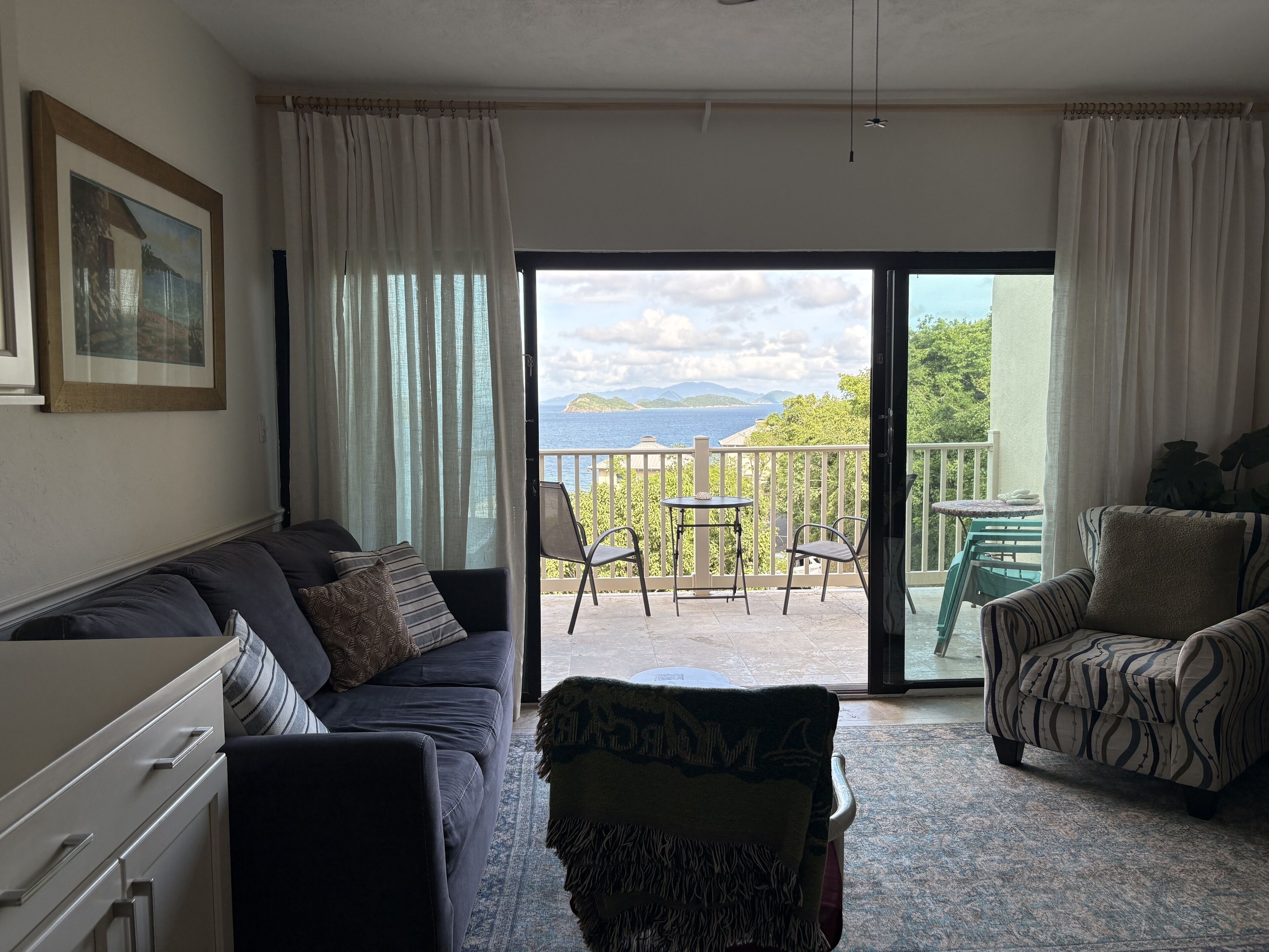 コンドミニアム 1 ベッドルーム | リビング エリア | スマートテレビ