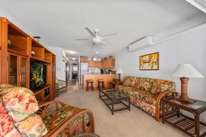 Condo, 1 Bedroom | Living area