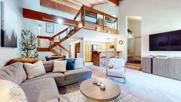 Condo, 3 Bedrooms | Living area