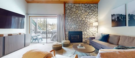 Condo, 3 Bedrooms | Living area