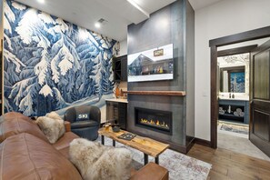 Smart TV, fireplace - Are YOU ready for your mountain adventure? (Whitefish)