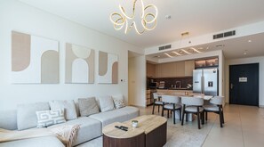 Eenvoudig appartement, uitzicht op stad | Woonruimte | Een smart-tv